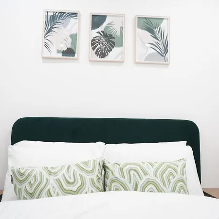 Modern 2br Flat Near Centre W Street Parking *