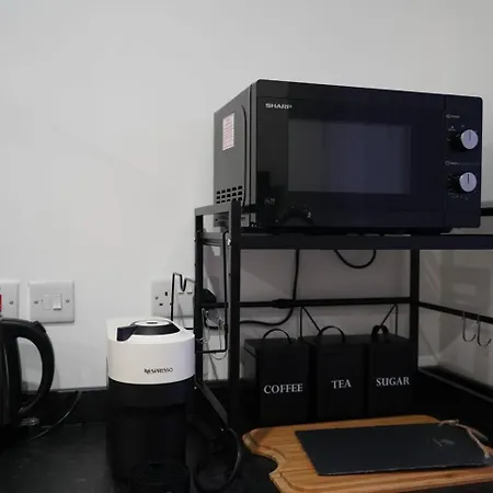 Modern 2br Flat Near Centre W Street Parking Apartment